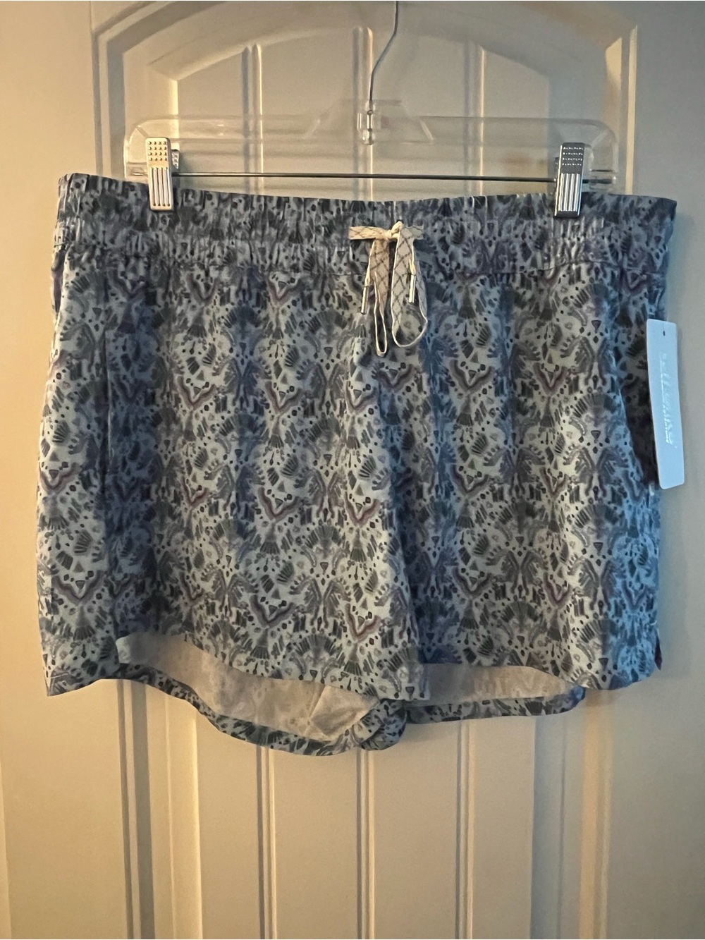 NWT Marika Cassidy Blue Print Athletic Short, size XL